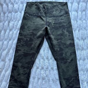 Lululemon Camouflage Leggings Cropped Size 12